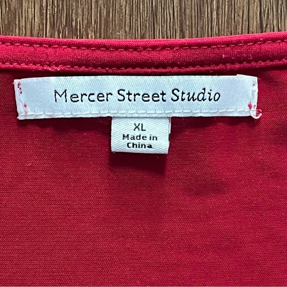 Flattering Top - Picture 2 of 3